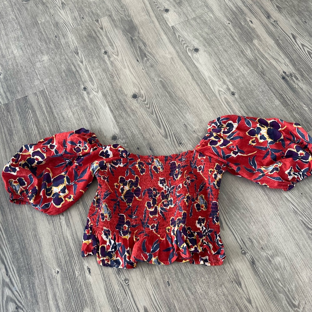 Puffed sleeves floral shirt